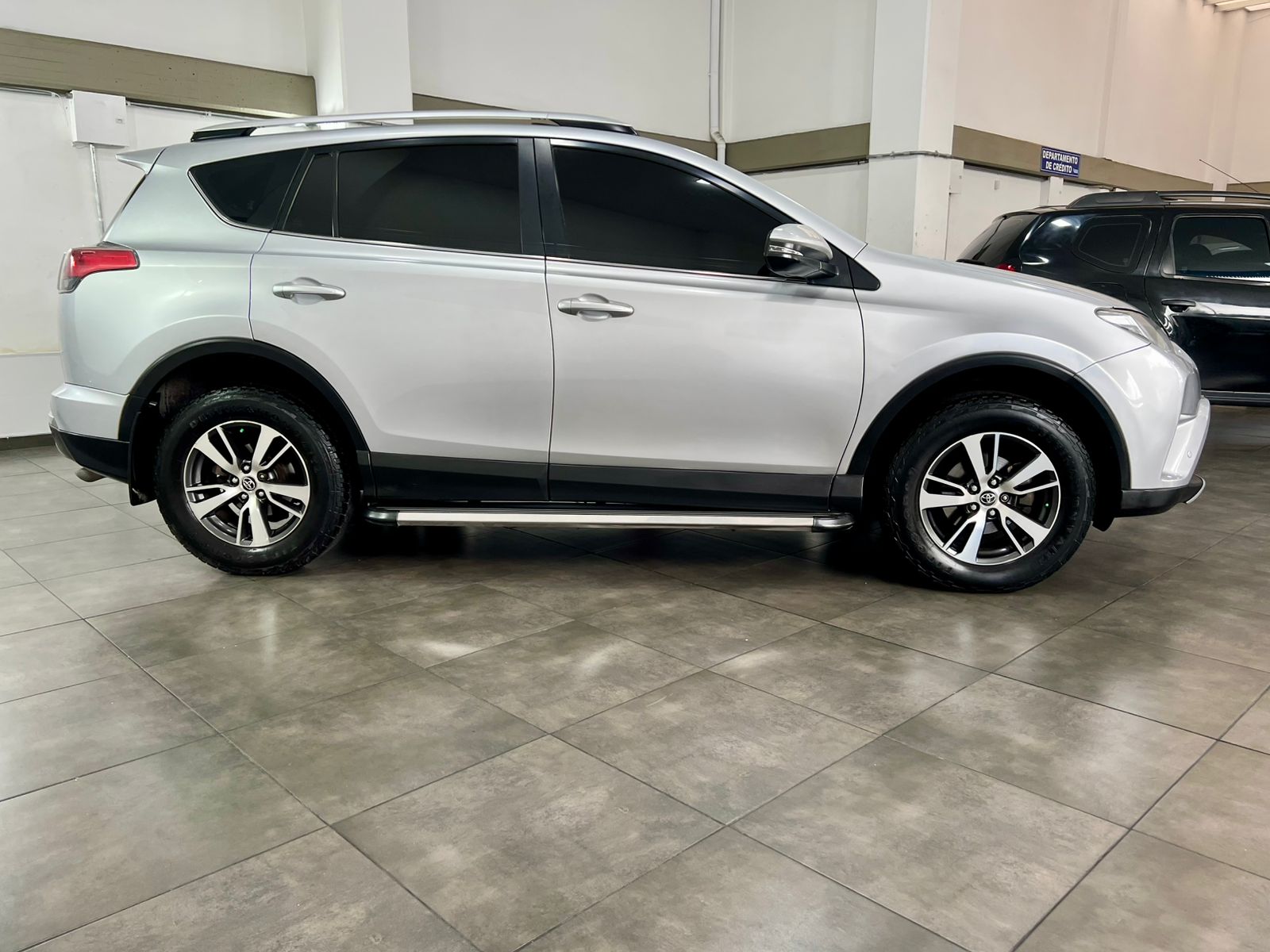 TOYOTA RAV 4 STREET AUT 4×2