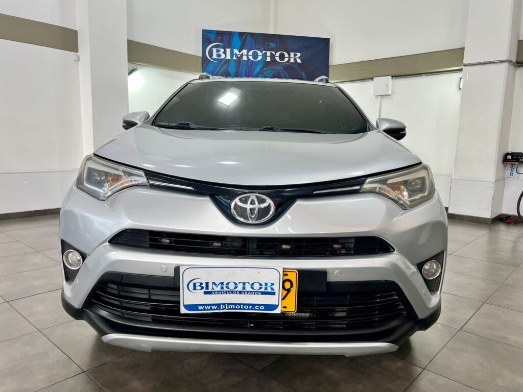 TOYOTA RAV 4 STREET AUT 4×2