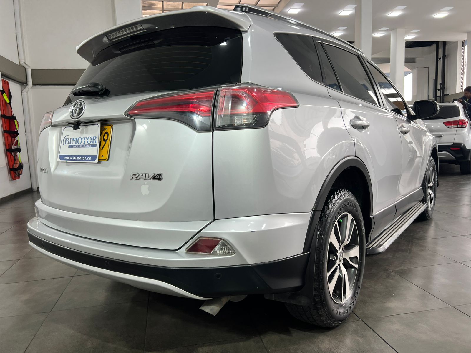 TOYOTA RAV 4 STREET AUT 4×2