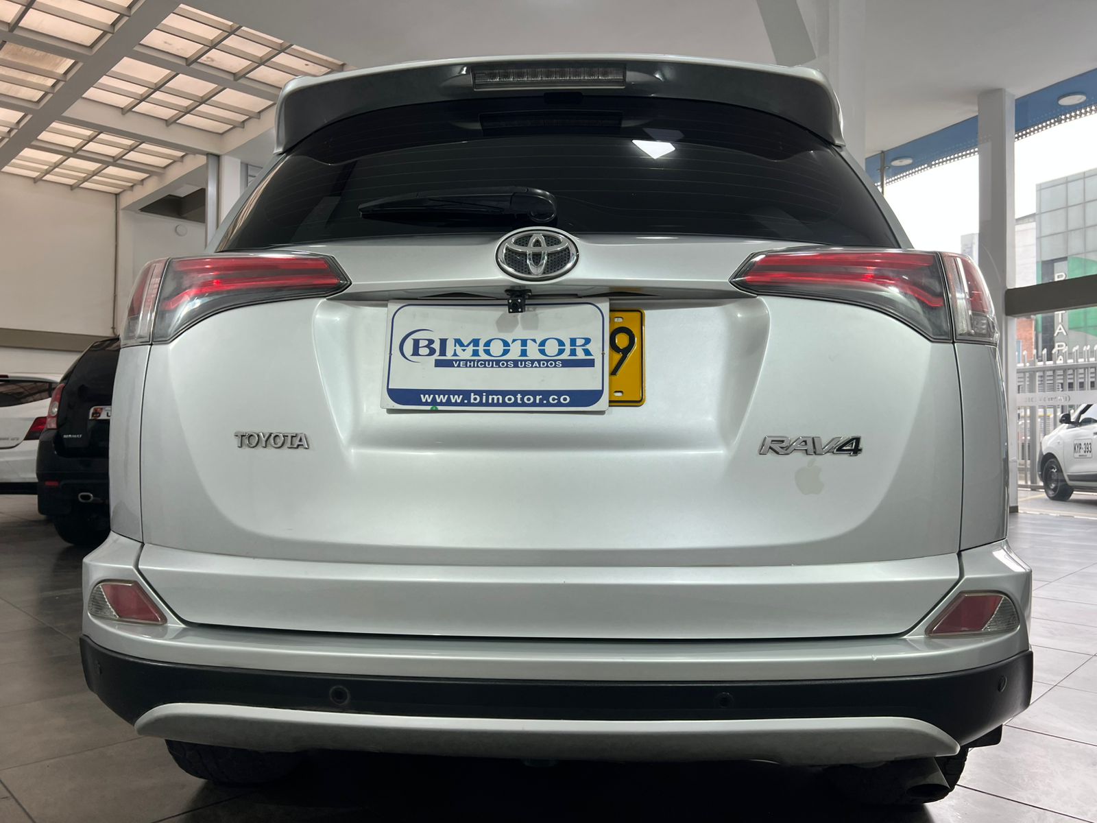 TOYOTA RAV 4 STREET AUT 4×2