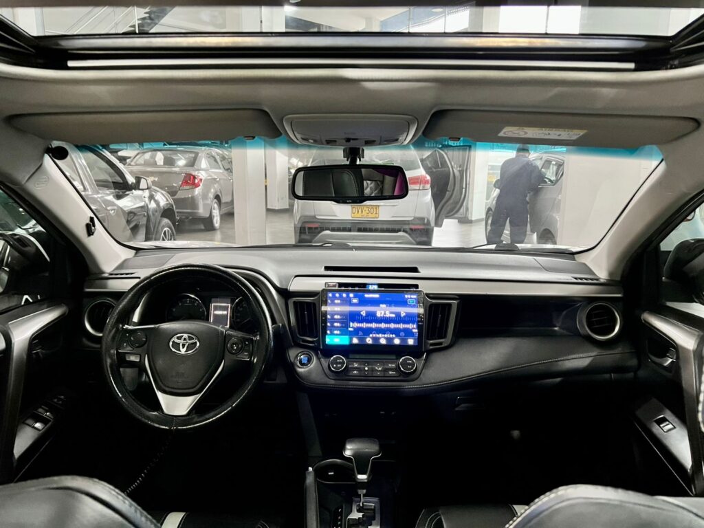 TOYOTA RAV 4 STREET AUT 4×2