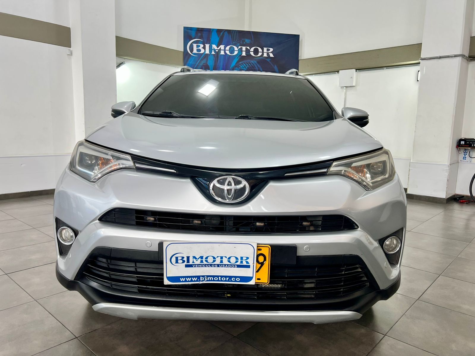 TOYOTA RAV 4 STREET AUT 4×2