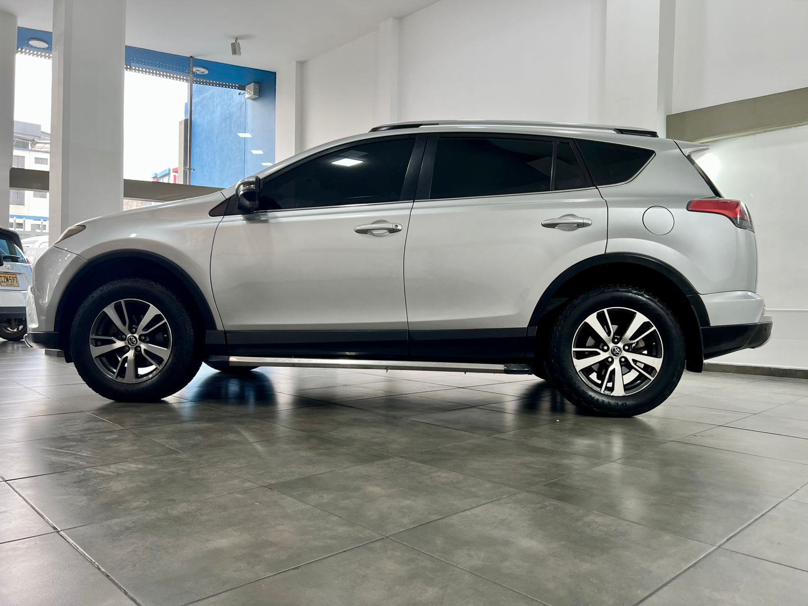 TOYOTA RAV 4 STREET AUT 4×2