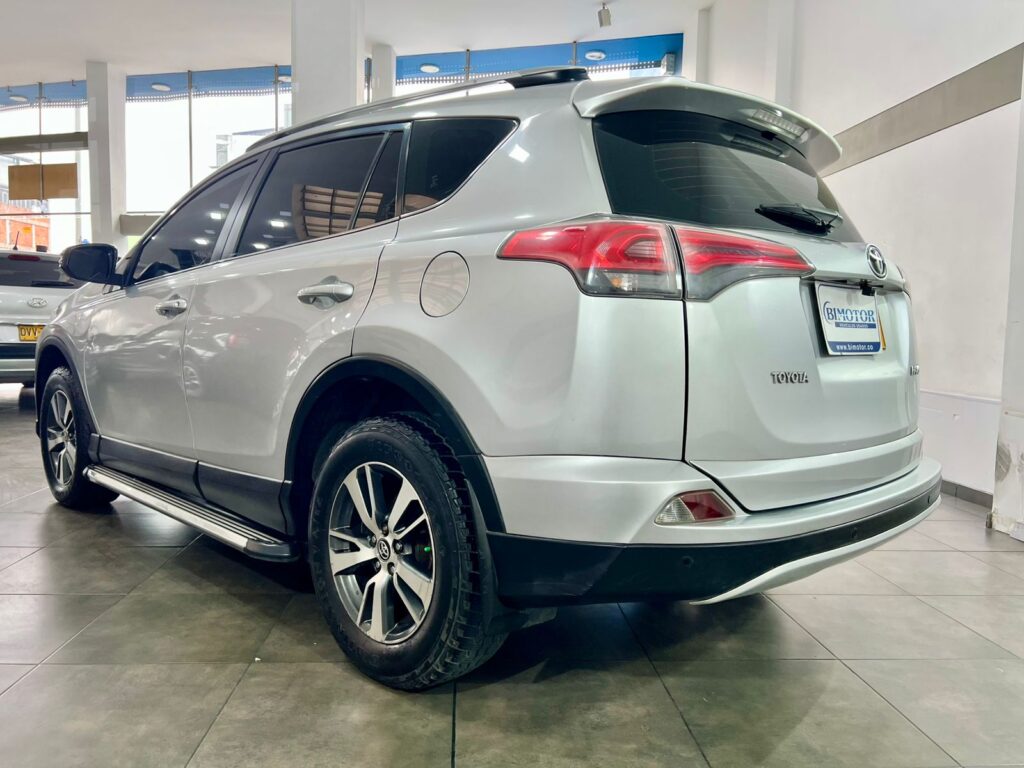TOYOTA RAV 4 STREET AUT 4×2