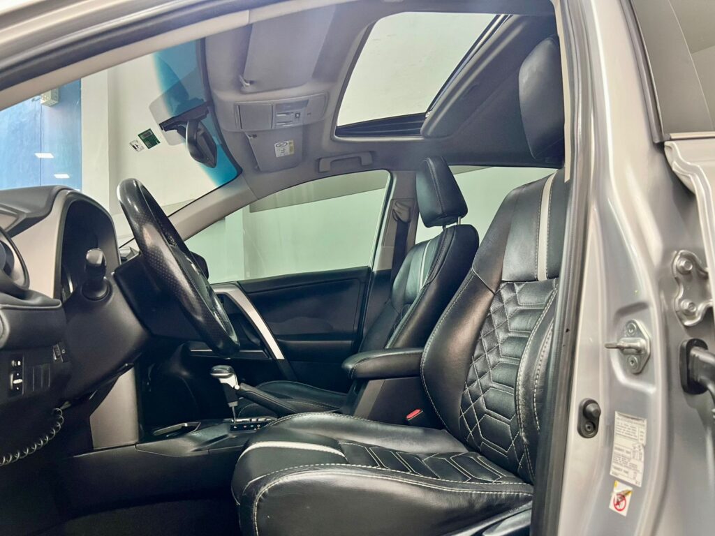 TOYOTA RAV 4 STREET AUT 4×2