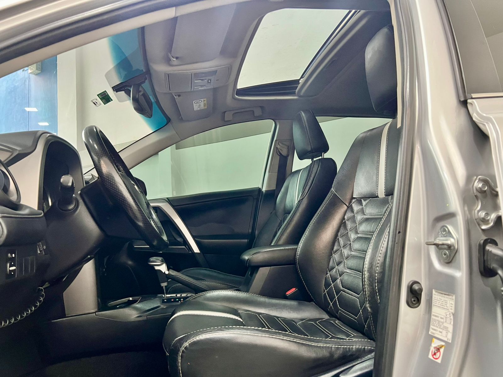 TOYOTA RAV 4 STREET AUT 4×2