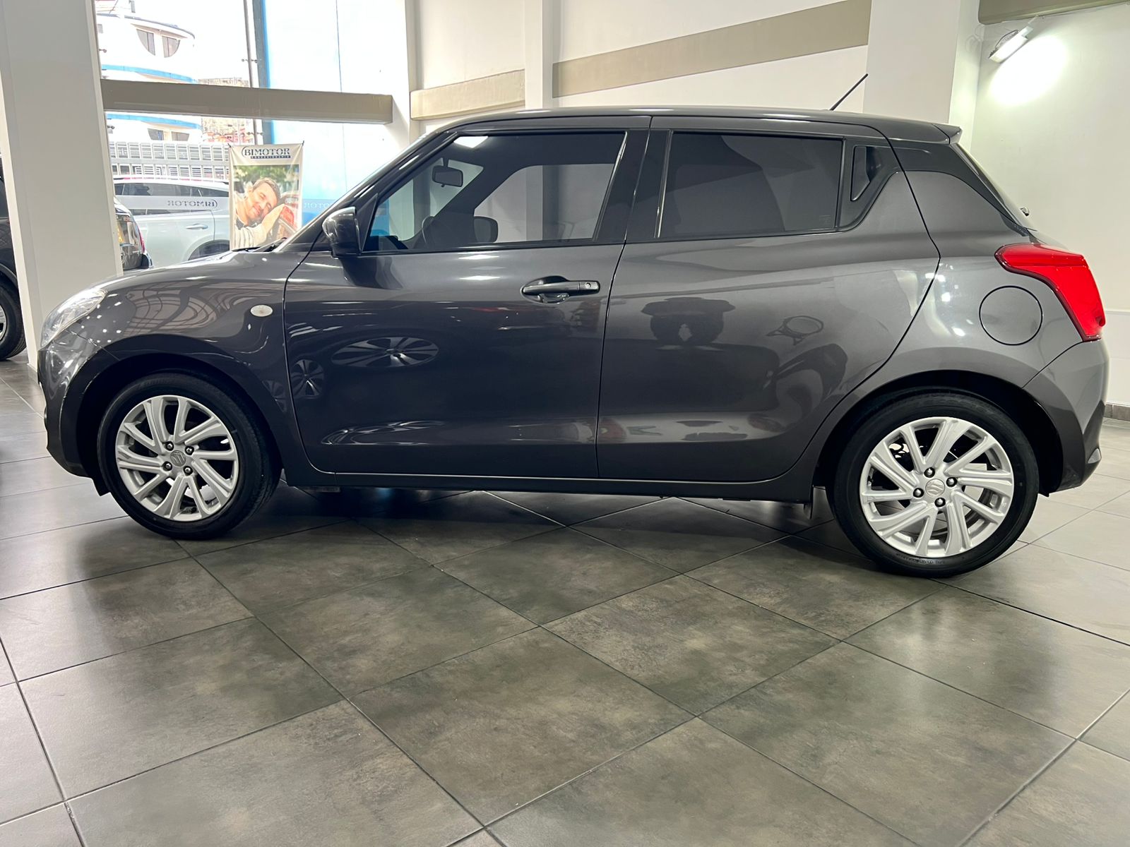 SUZUKI SWIFT HÍBRIDO 1.2 MT