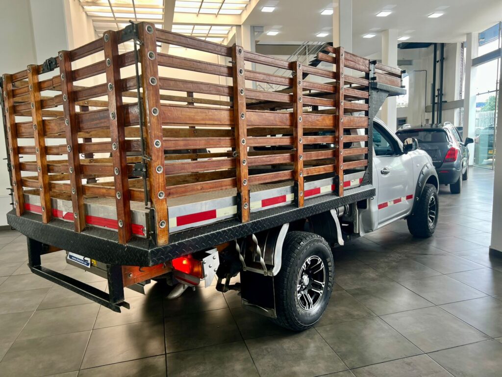 NISSAN FRONTIER ESTACAS