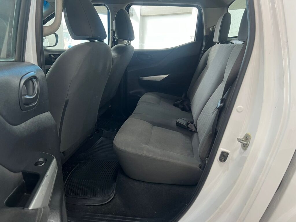 RENAULT ALASKAN 2.5 DIÉSEL DOBLE CABINA