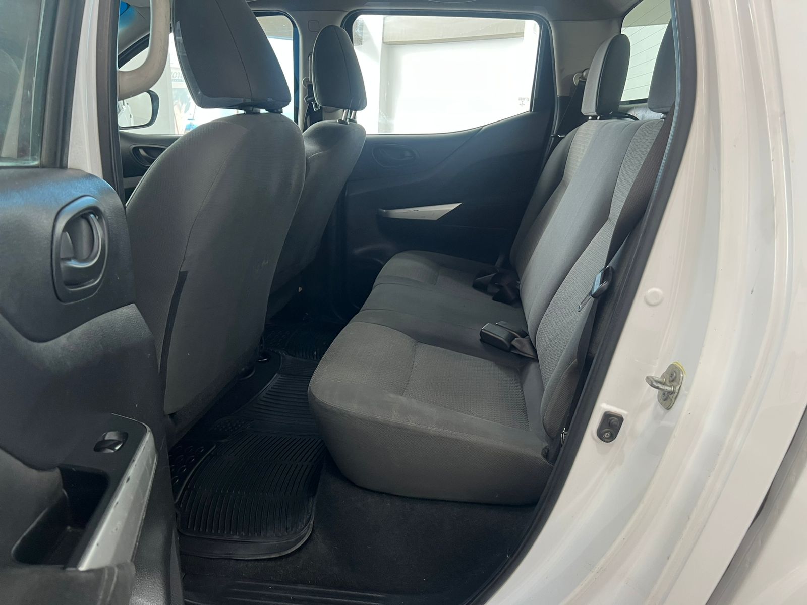 RENAULT ALASKAN 2.5 DIÉSEL DOBLE CABINA