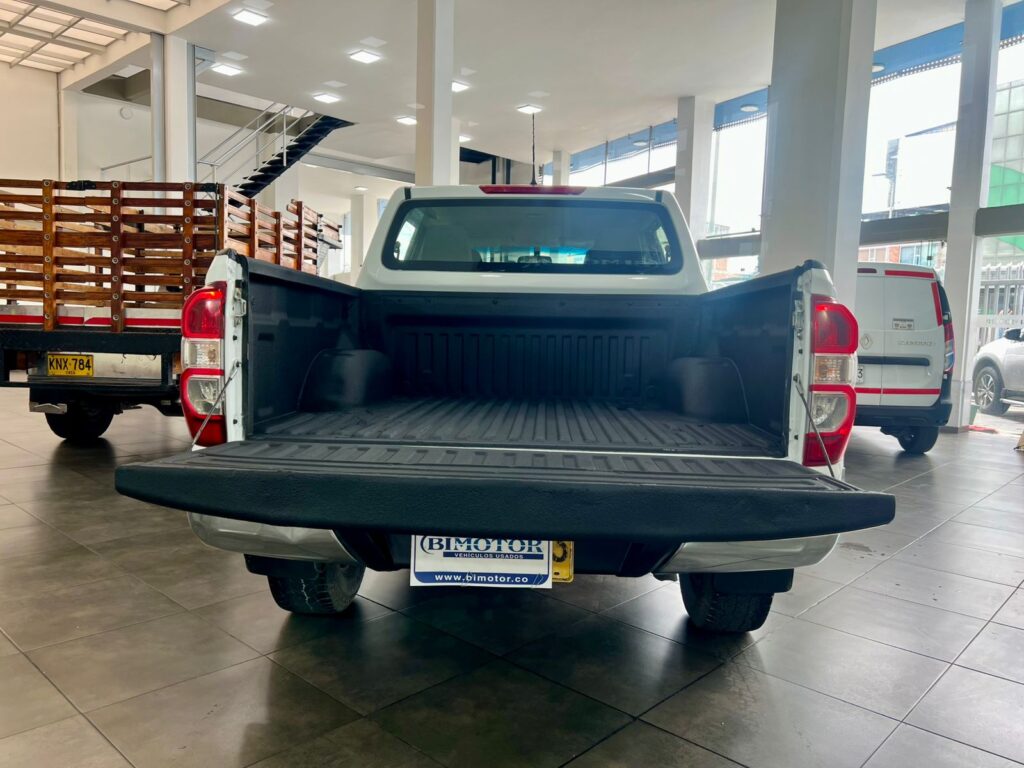 RENAULT ALASKAN 2.5 DIÉSEL DOBLE CABINA