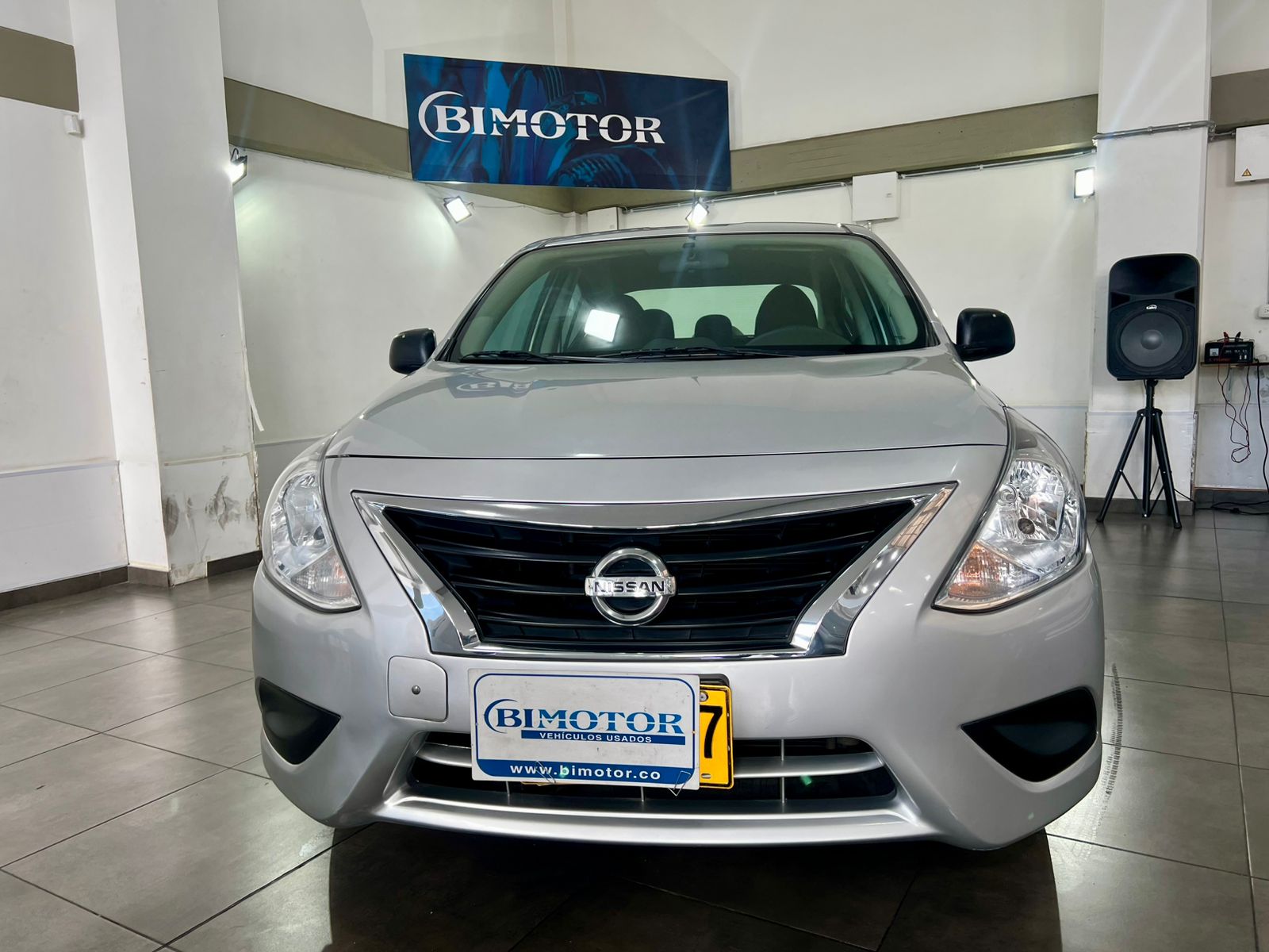NISSAN VERSA DRIVE