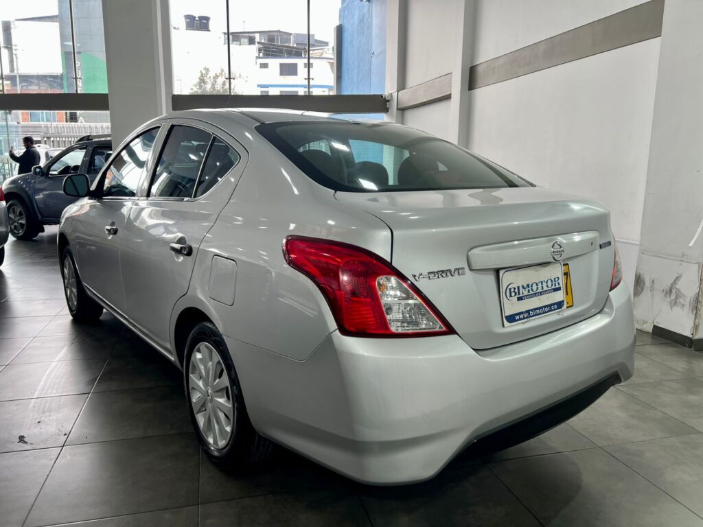 NISSAN VERSA DRIVE