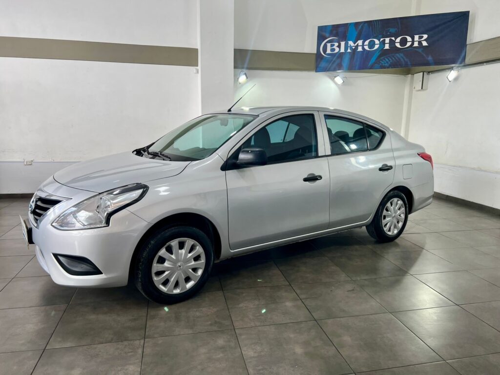 NISSAN VERSA DRIVE