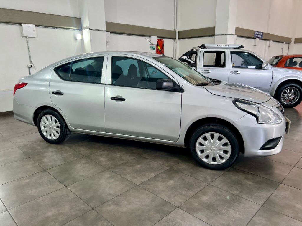 NISSAN VERSA DRIVE