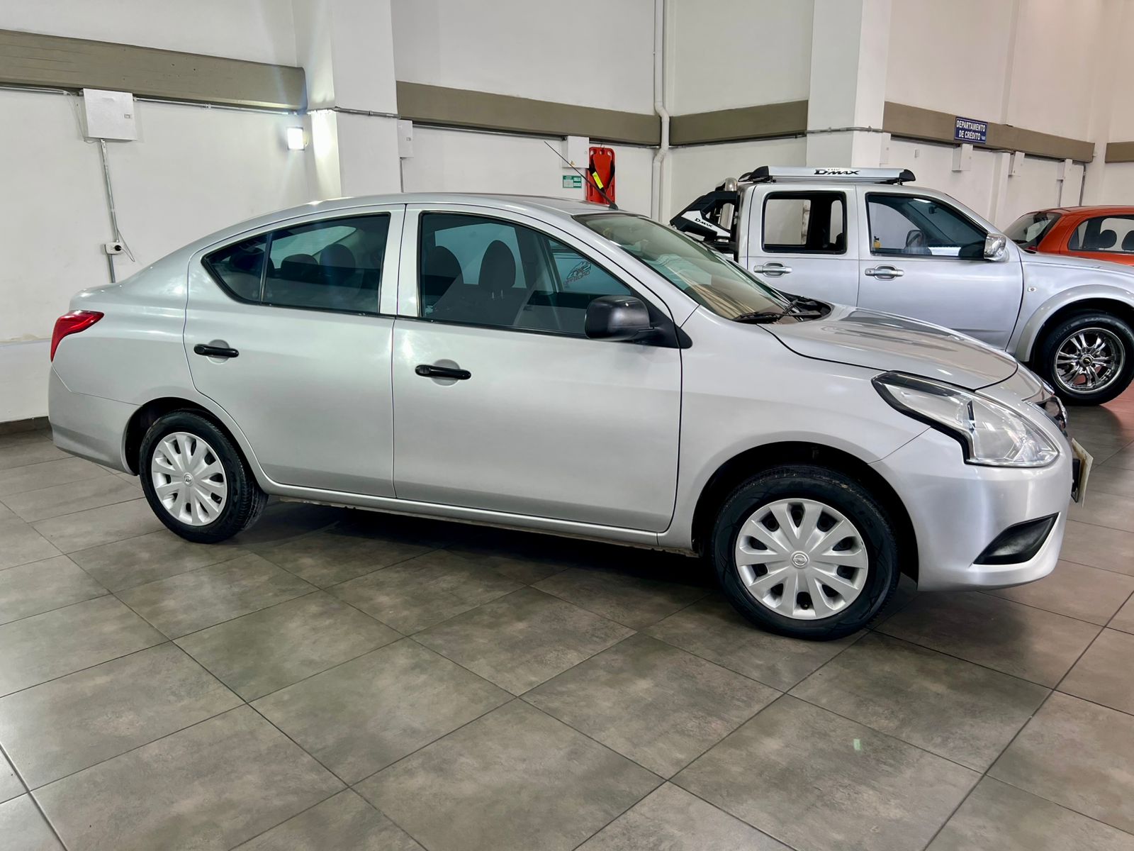 NISSAN VERSA DRIVE