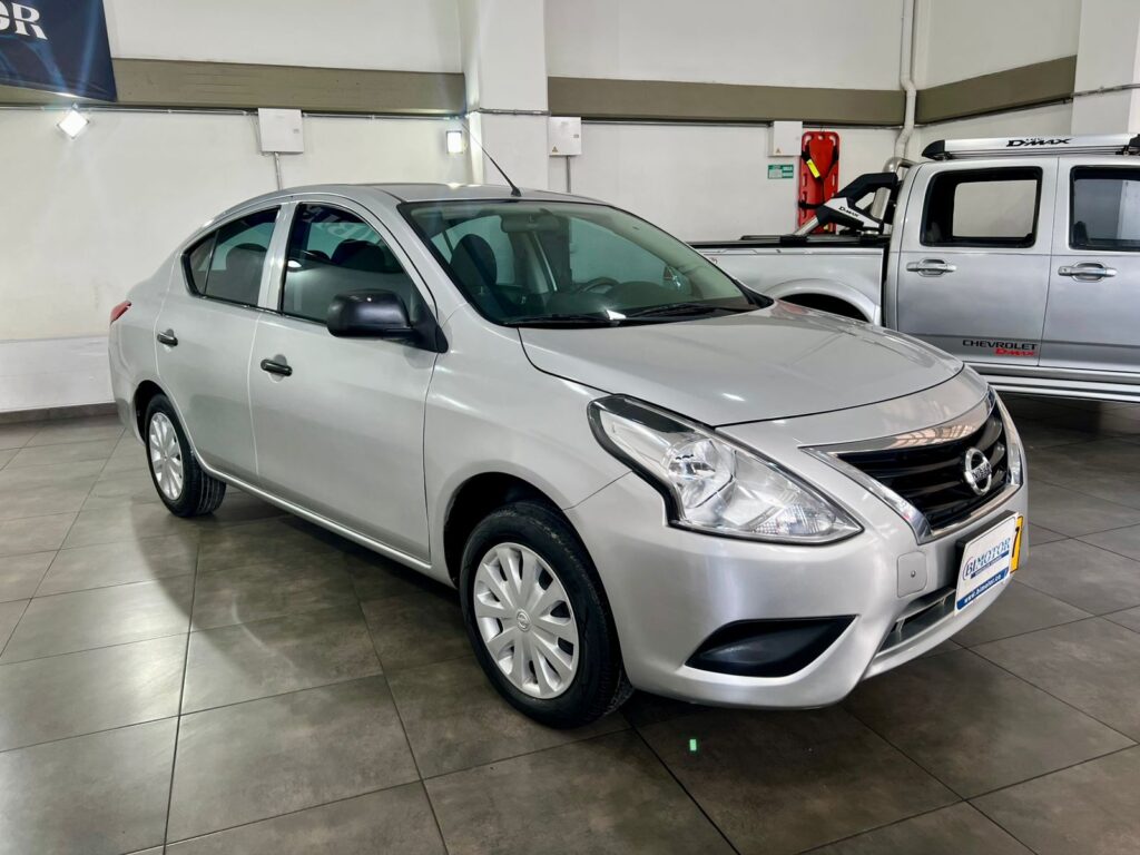 NISSAN VERSA DRIVE