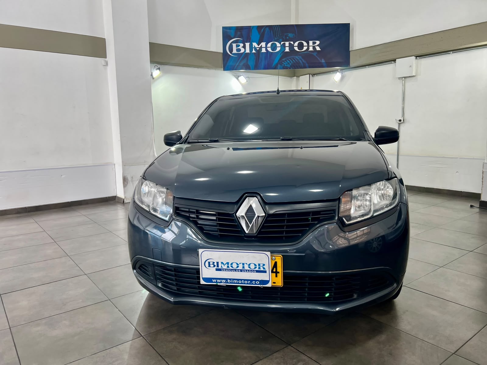 RENAULT LOGAN 1.6 AUNTENTIQUE