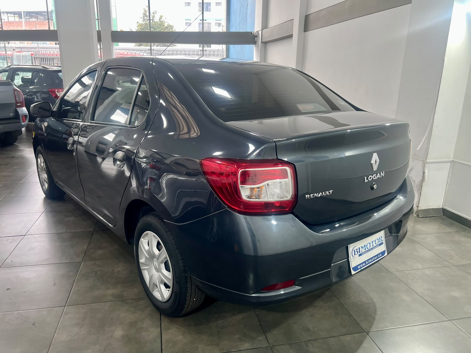 RENAULT LOGAN 1.6 AUNTENTIQUE