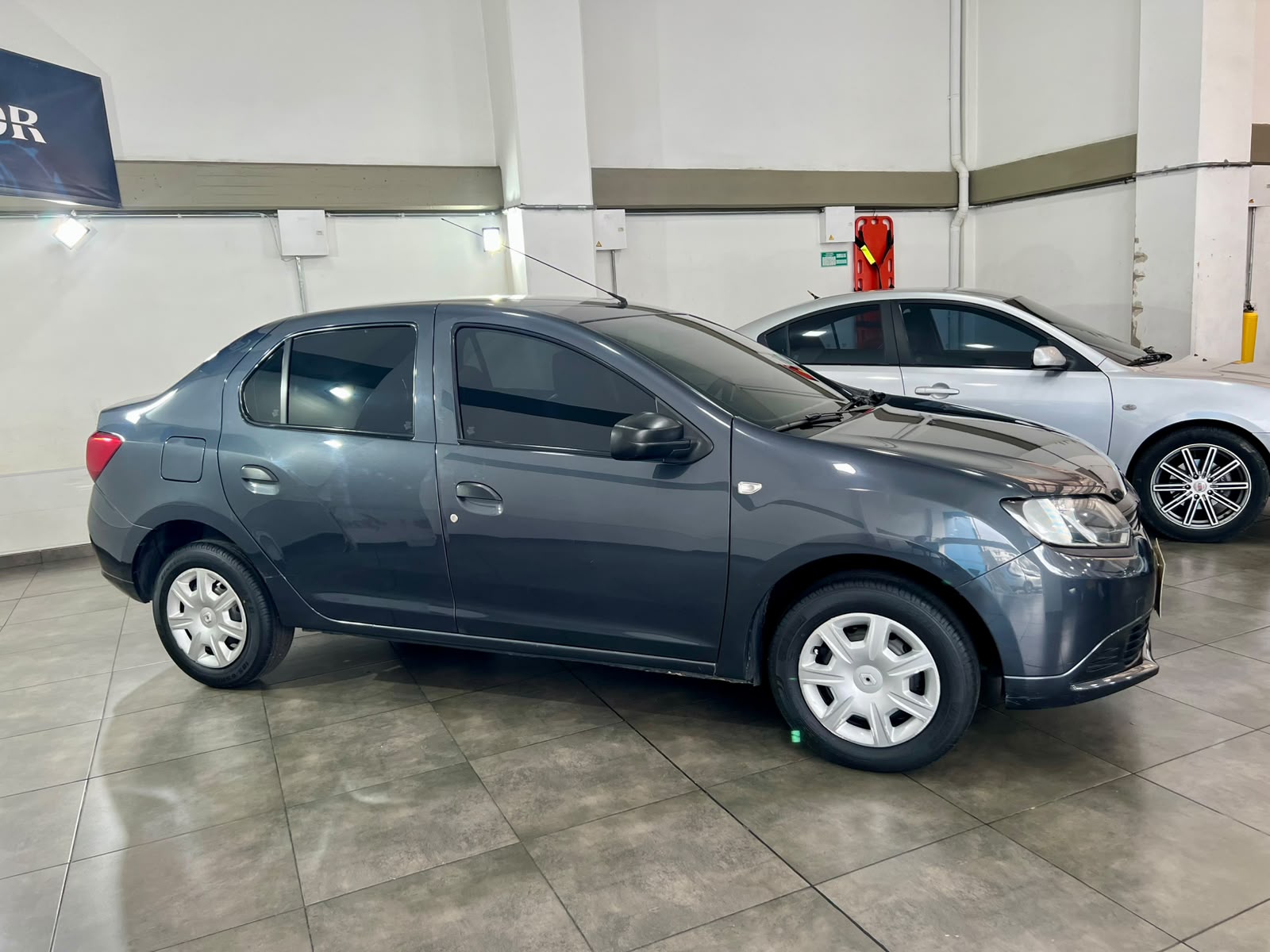 RENAULT LOGAN 1.6 AUNTENTIQUE